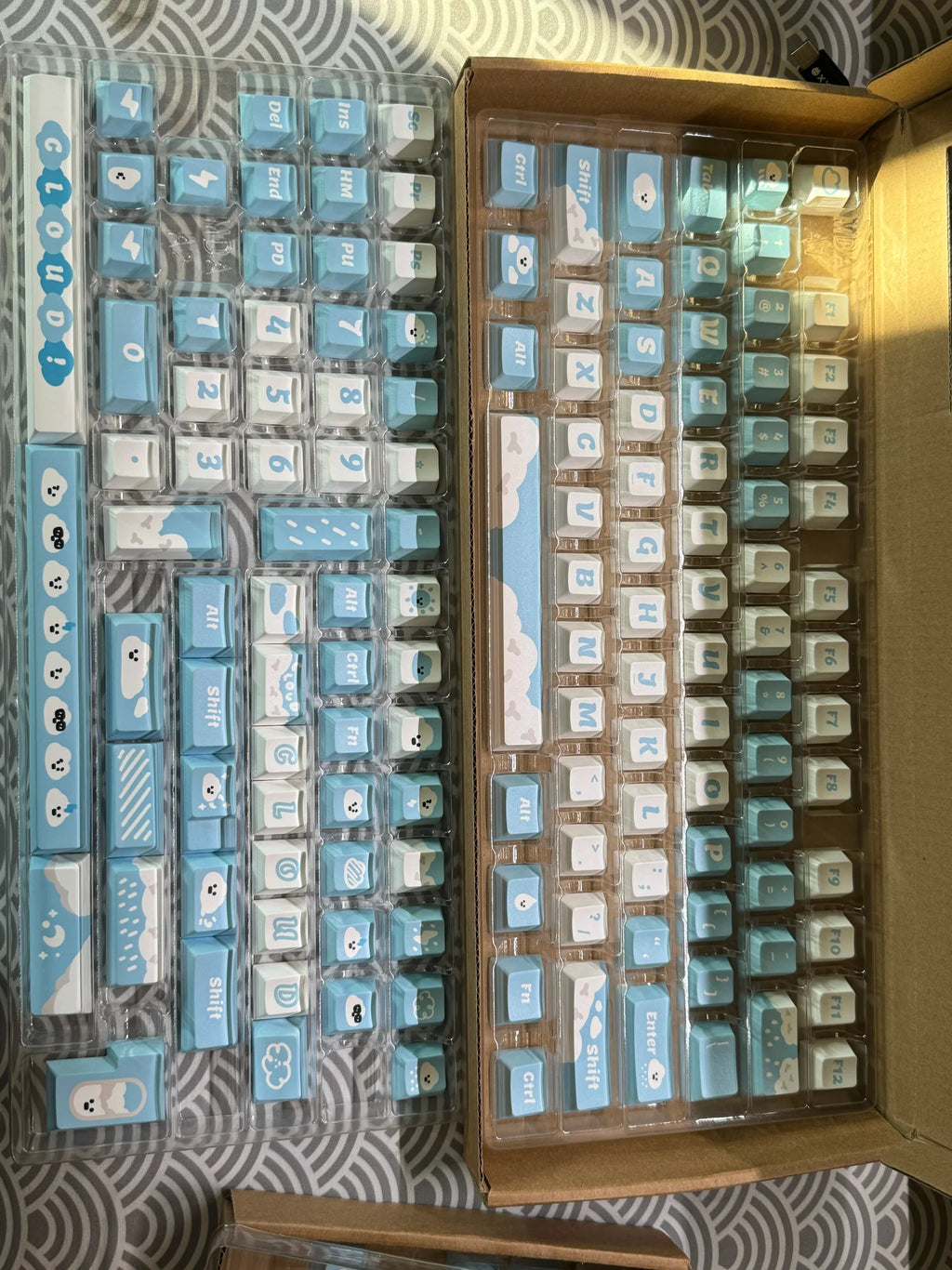 White Cloud Theme Keycap Set 138 Key PBT Custom Cute Blue Personalized Keyboard Cap MOA Profile Key Cap for Mechanical Keyboard